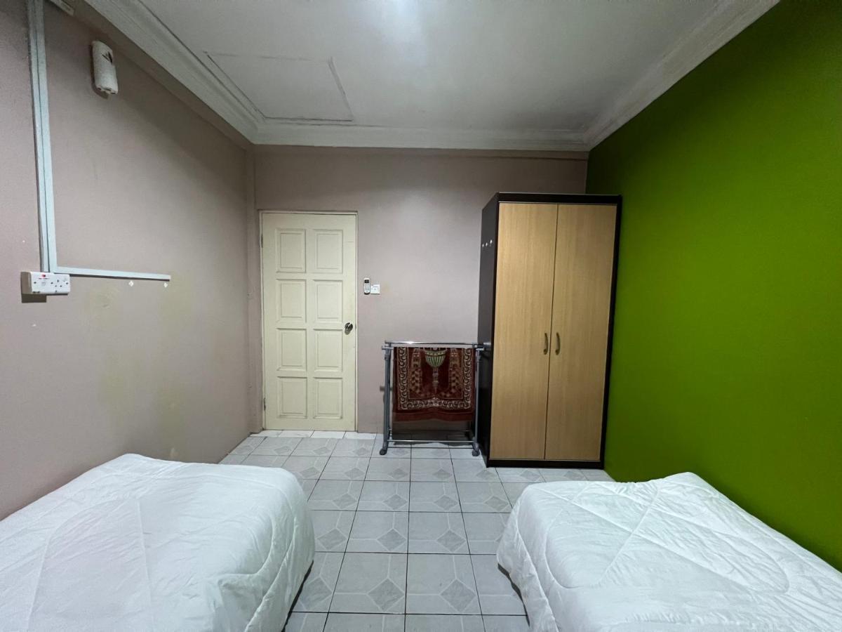 Hanif Homestay Kuching Eksteriør billede