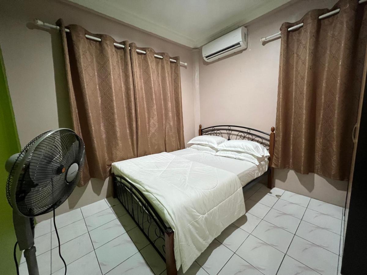 Hanif Homestay Kuching Eksteriør billede