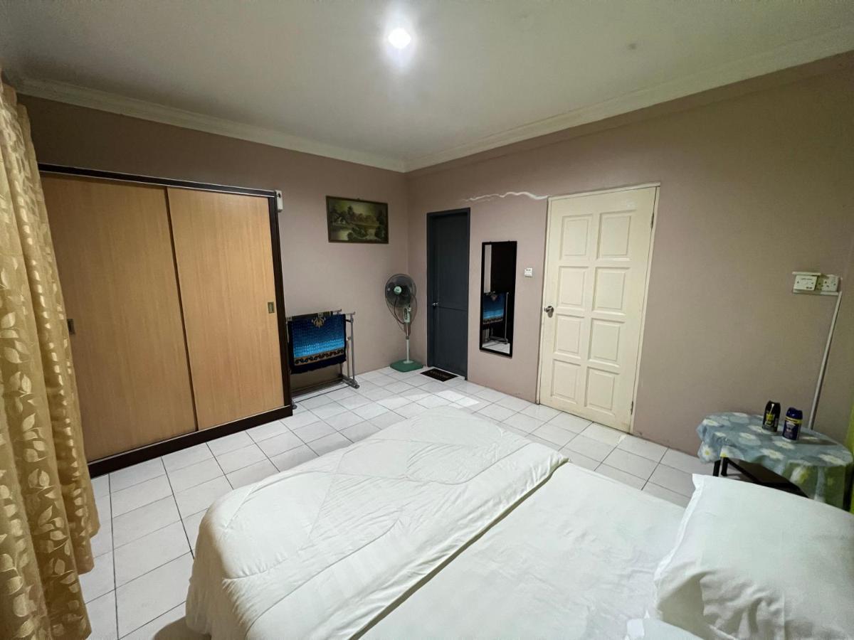 Hanif Homestay Kuching Eksteriør billede