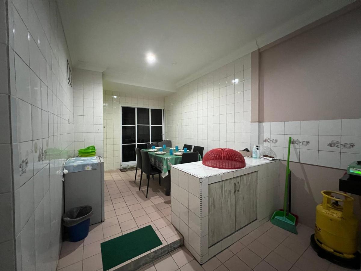 Hanif Homestay Kuching Eksteriør billede