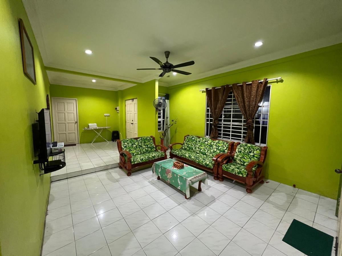 Hanif Homestay Kuching Eksteriør billede
