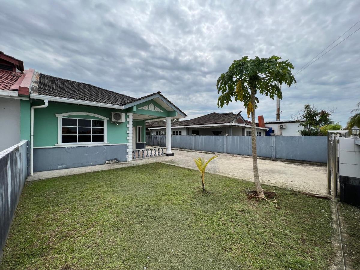 Hanif Homestay Kuching Eksteriør billede