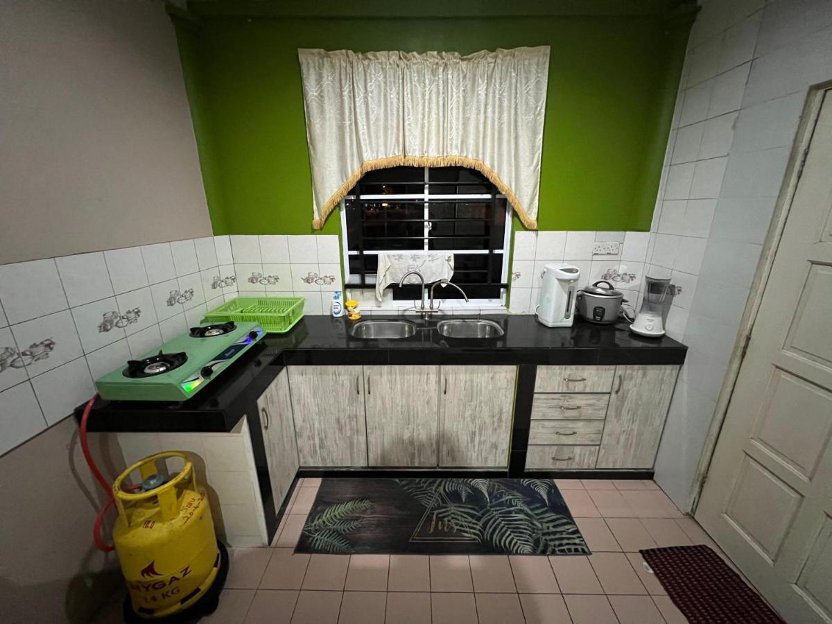 Hanif Homestay Kuching Eksteriør billede